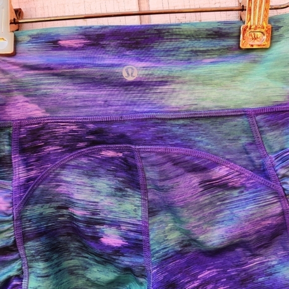 Lululemon Ruched Bike Shorts‎ - Picture 2 of 5